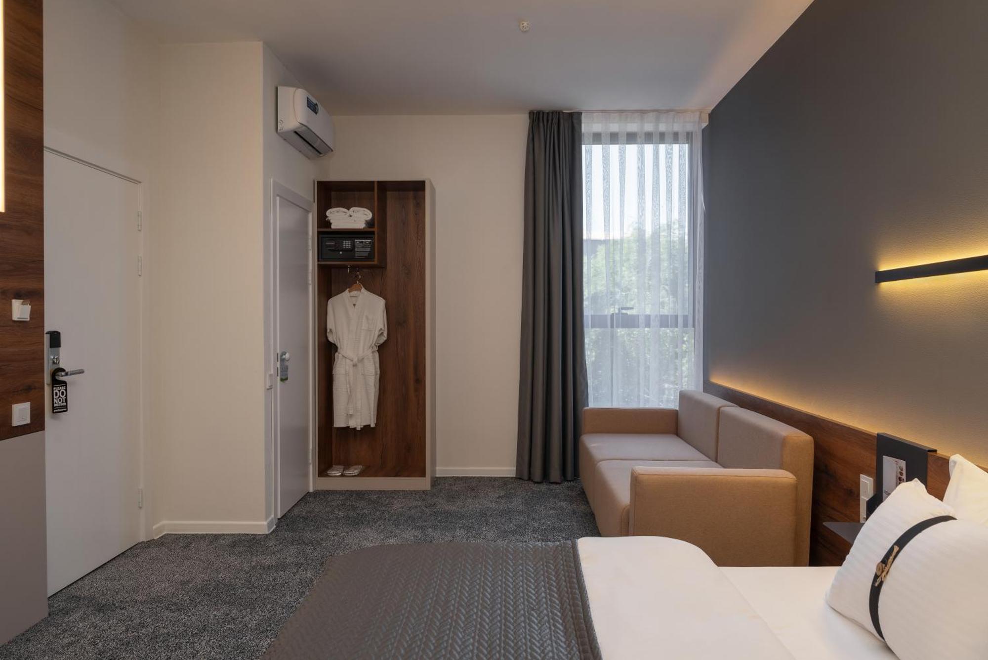Duo Hotel By Futuro Bisjkek Eksteriør bilde