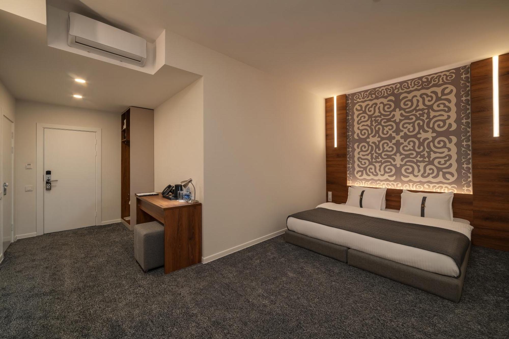 Duo Hotel By Futuro Bisjkek Eksteriør bilde