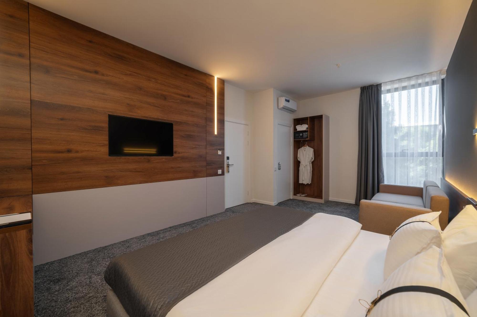 Duo Hotel By Futuro Bisjkek Eksteriør bilde