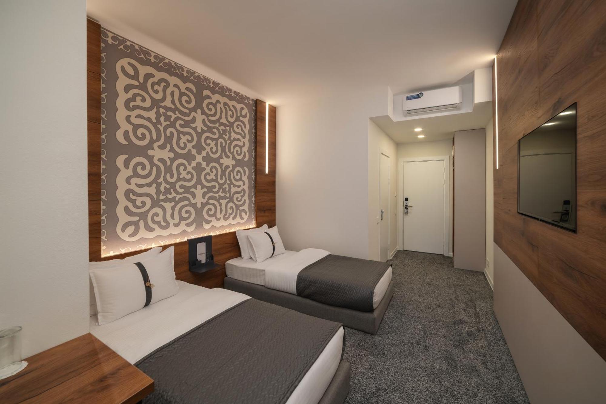Duo Hotel By Futuro Bisjkek Eksteriør bilde