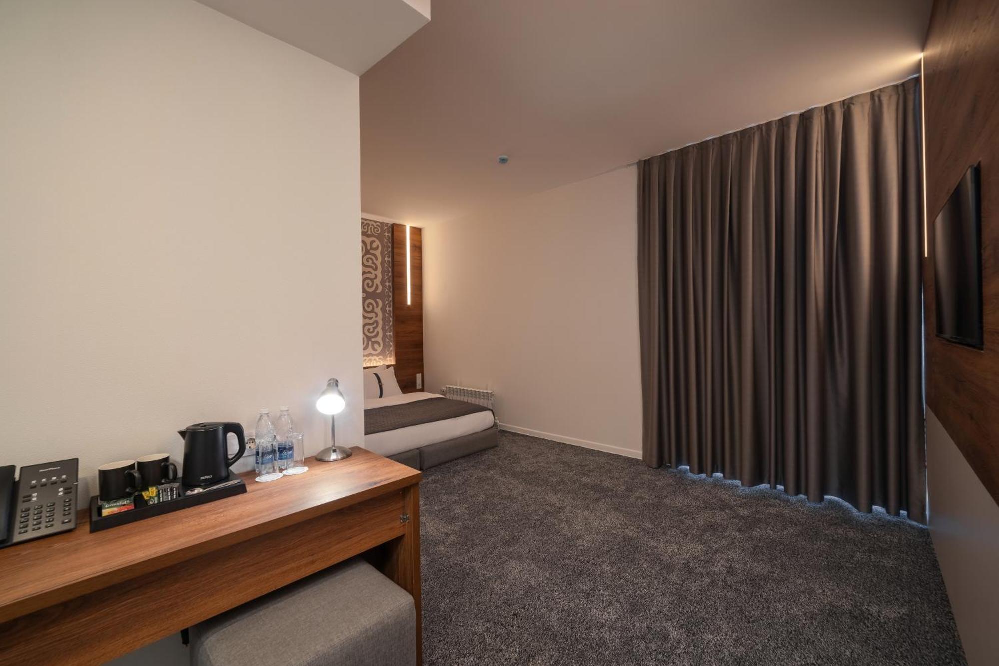 Duo Hotel By Futuro Bisjkek Eksteriør bilde