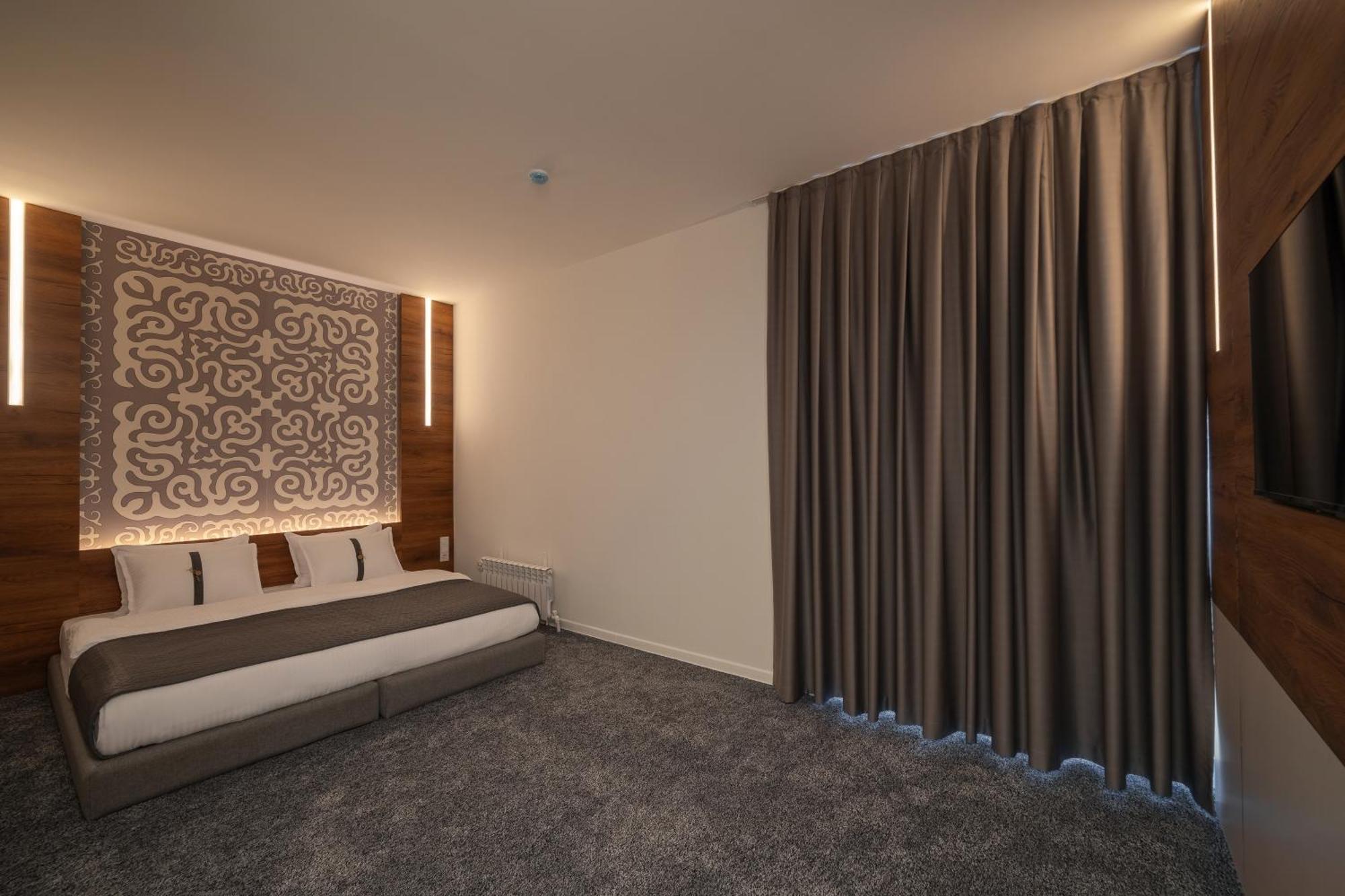Duo Hotel By Futuro Bisjkek Eksteriør bilde