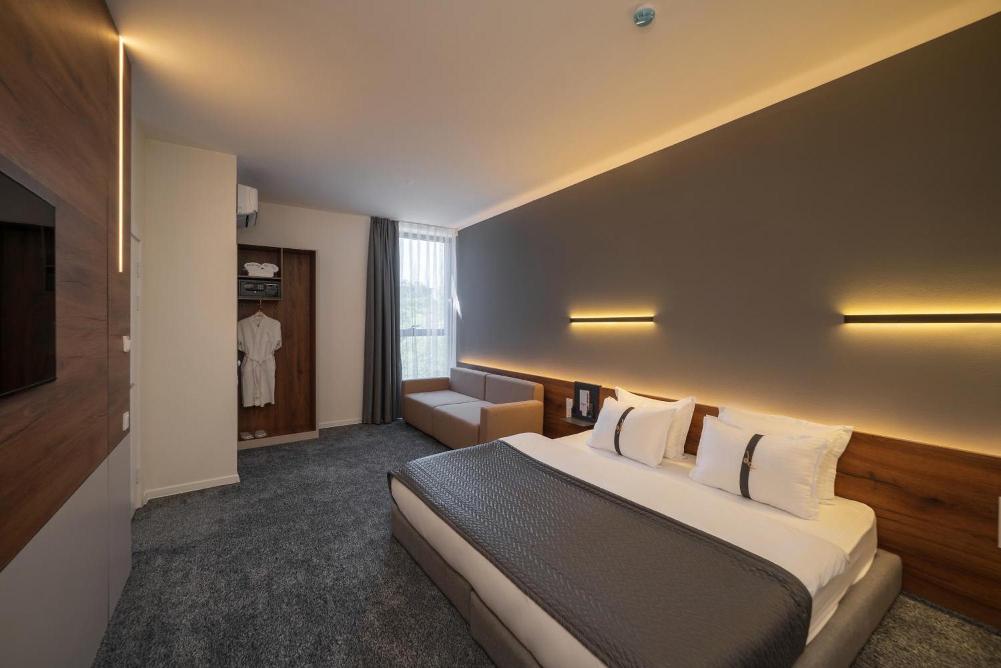 Duo Hotel By Futuro Bisjkek Eksteriør bilde