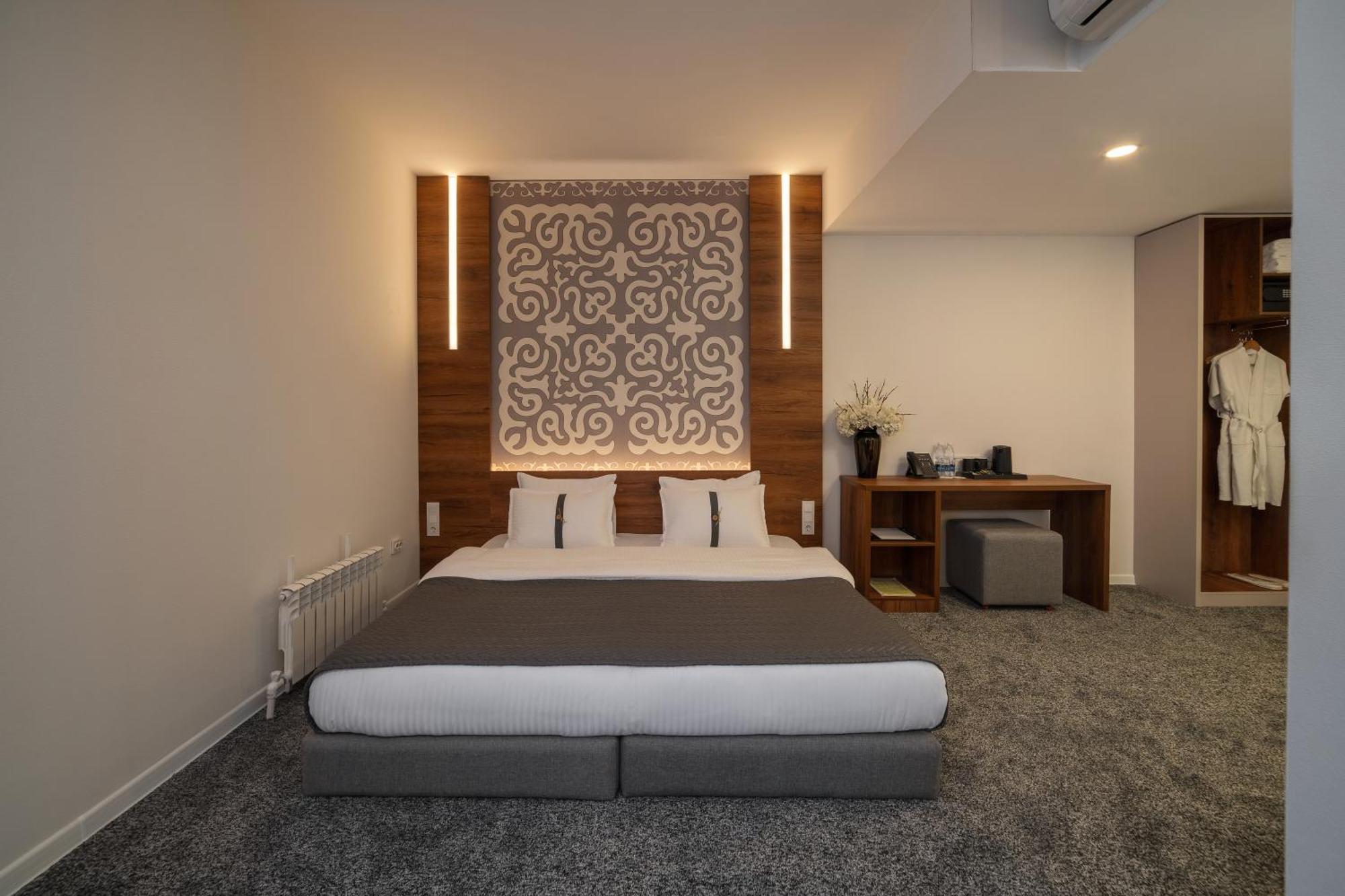 Duo Hotel By Futuro Bisjkek Eksteriør bilde