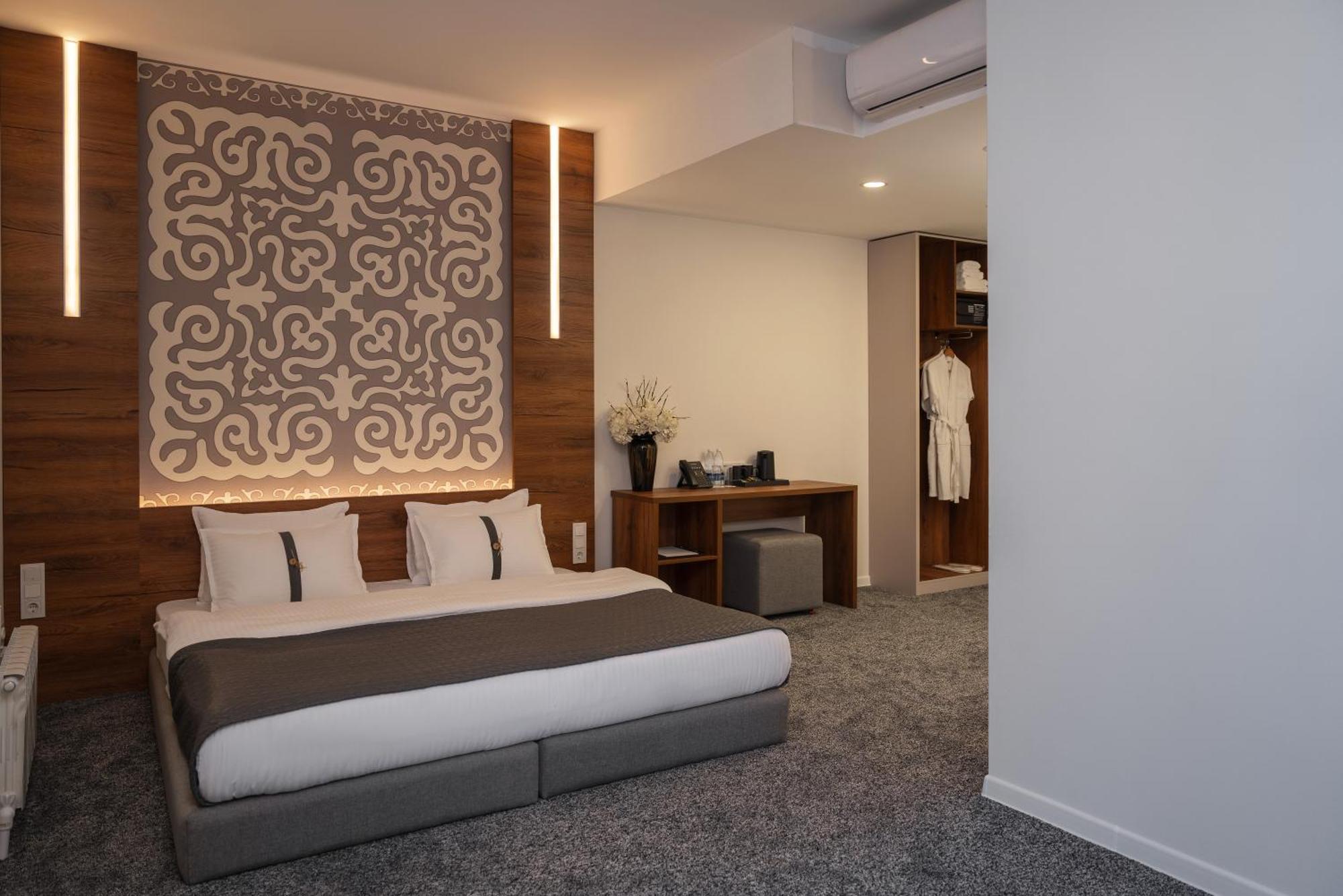Duo Hotel By Futuro Bisjkek Eksteriør bilde