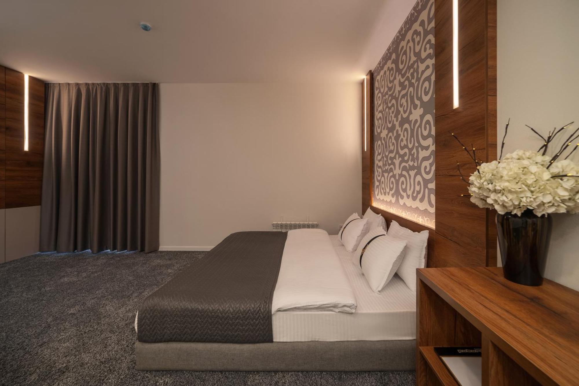Duo Hotel By Futuro Bisjkek Eksteriør bilde