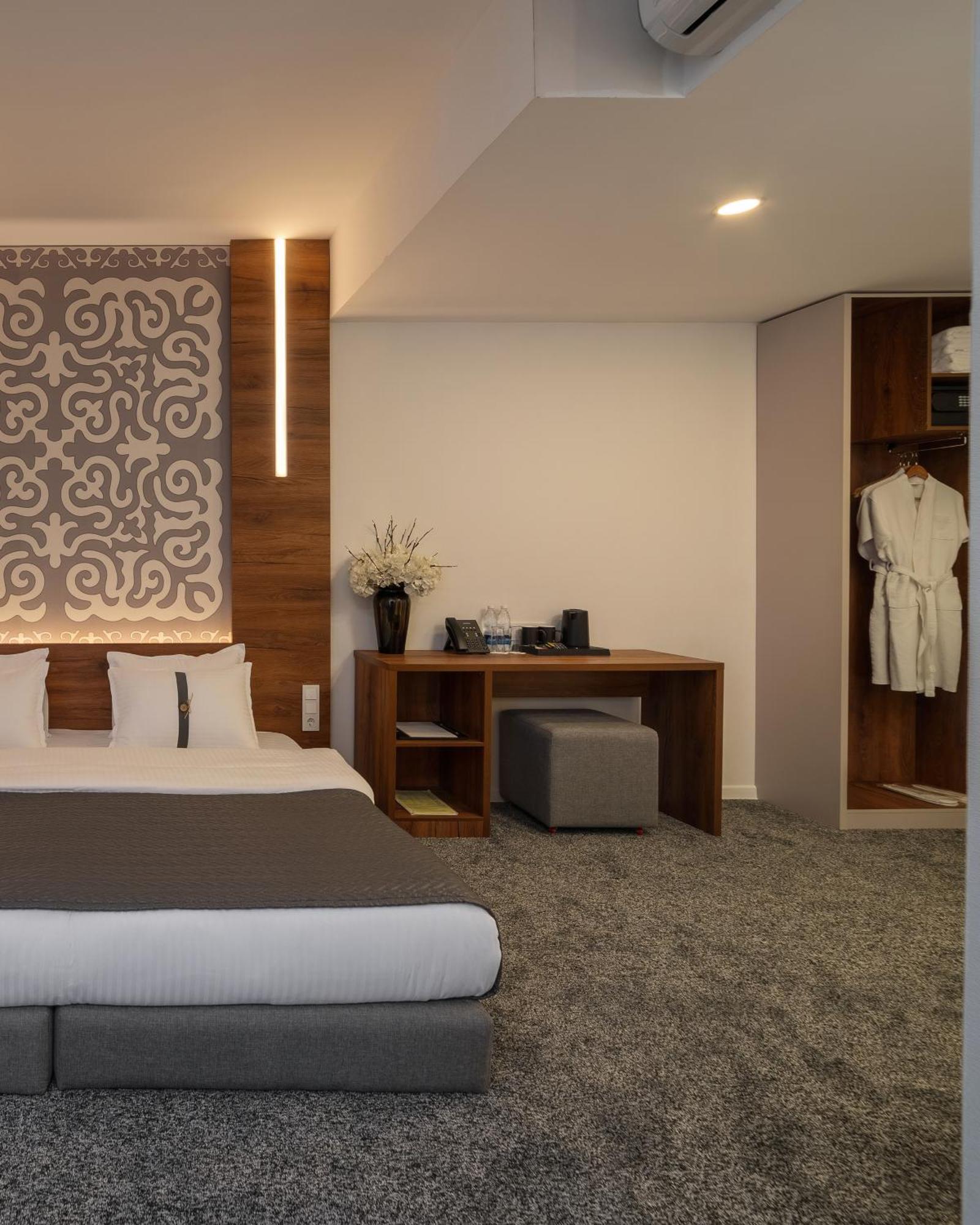 Duo Hotel By Futuro Bisjkek Eksteriør bilde